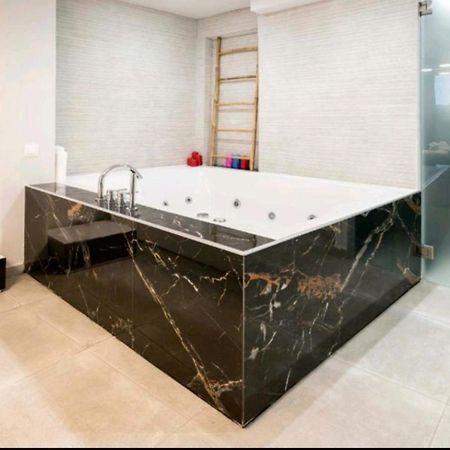 Romantic Jacuzzi Apartment 雅典 外观 照片
