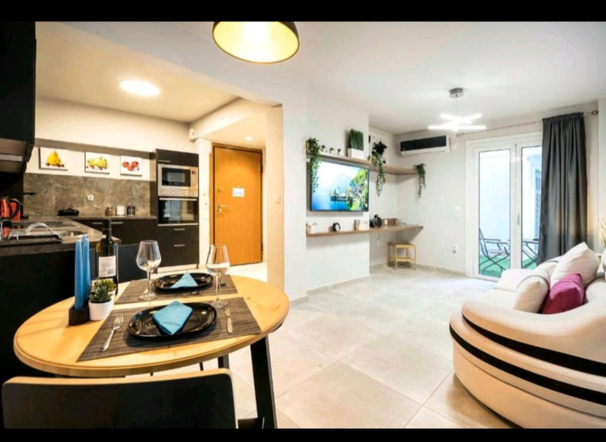 Romantic Jacuzzi Apartment 雅典 外观 照片