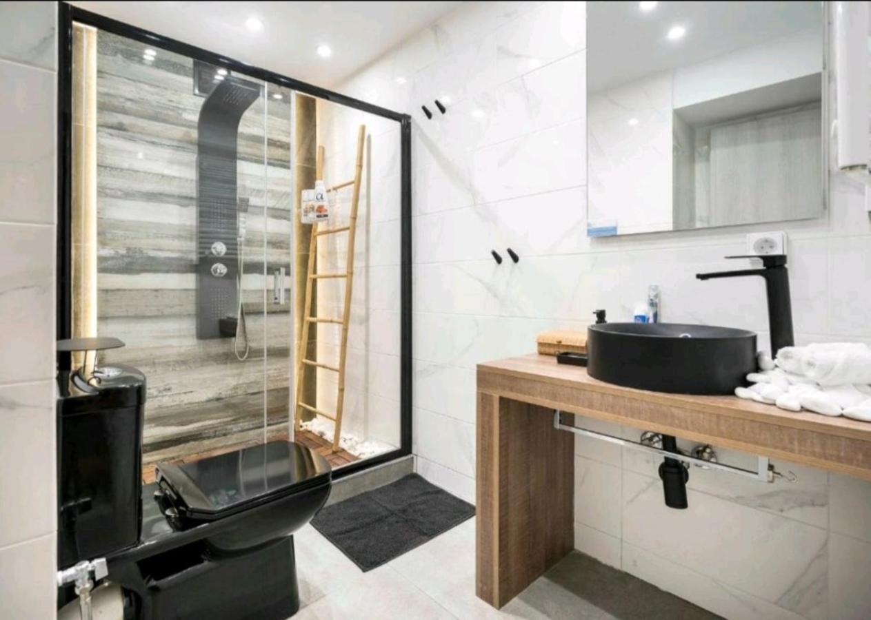 Romantic Jacuzzi Apartment 雅典 外观 照片